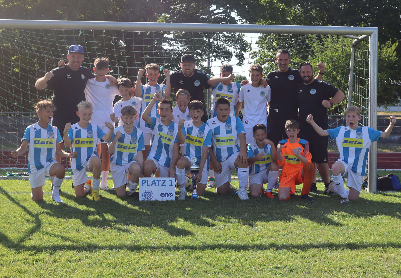 Unsere D-Junioren 2010 feiern Turniersieg