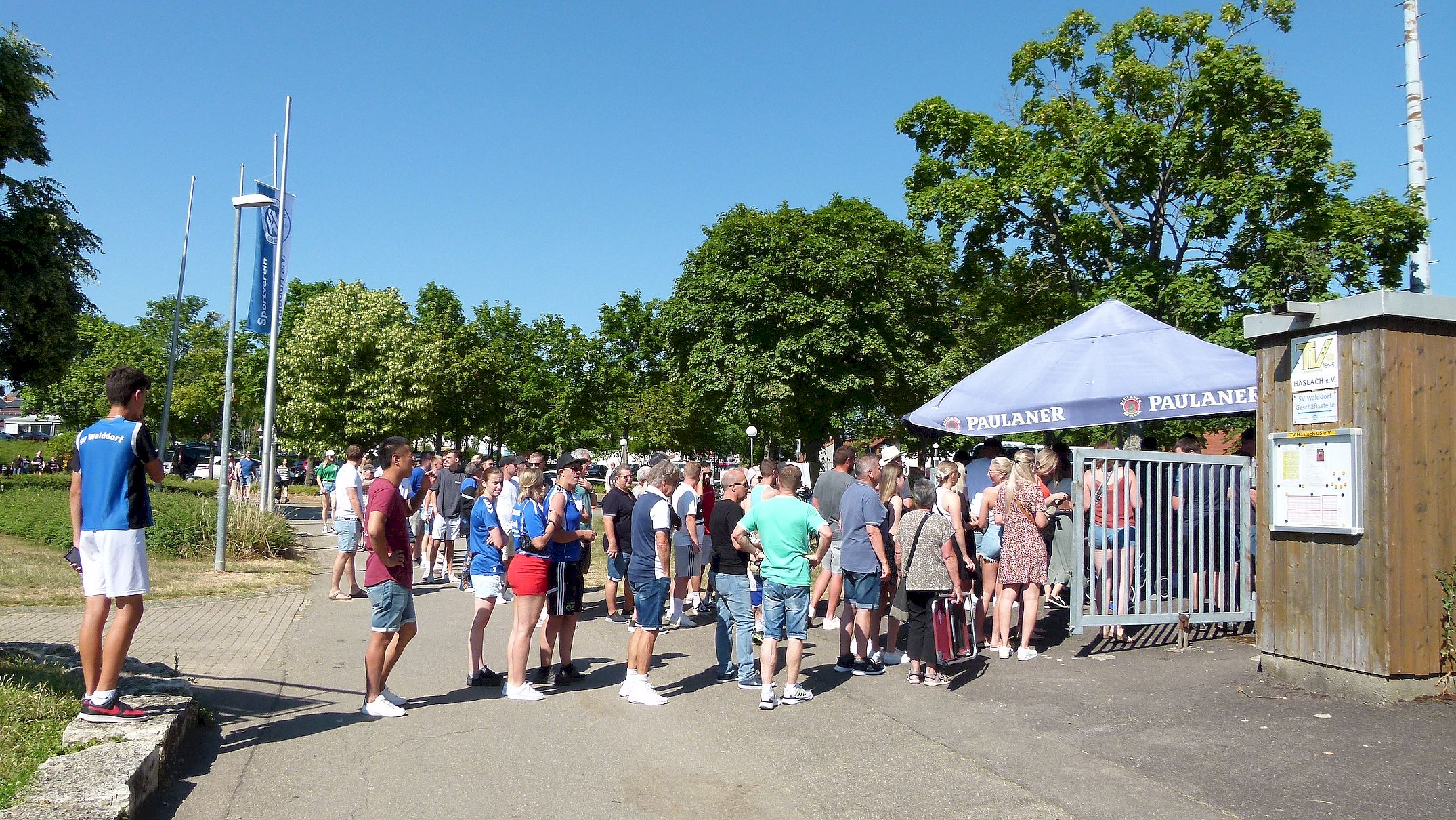 Großer Andrang vor dem Spiel